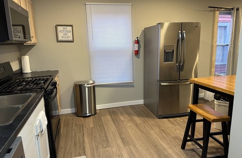 Peoria House | Madisons place, a newly remodeled duplex is 5 mins away from OSF and Carle hospn