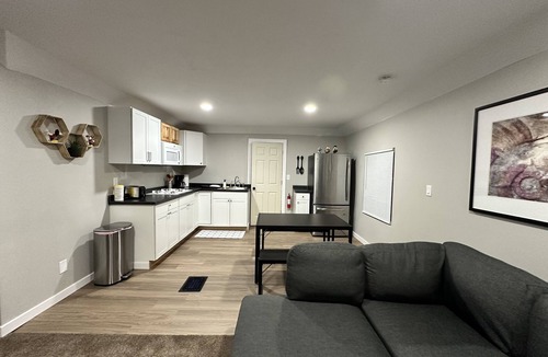 Peoria House | Madison’s Place UNIT B