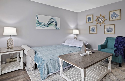 Yorkville Condo | Magic River, just remodeled! River front! W/D, Garage, FastWiFI