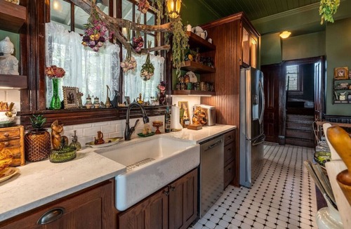 Anna Apartment | Magical Victorian near hiking/wine trail