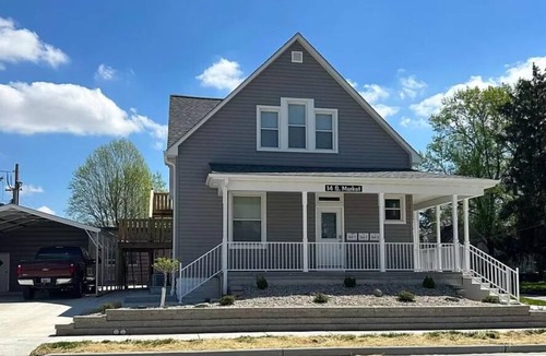 Mascoutah House | Main Stay on Market -Military/Healthcare Friendly