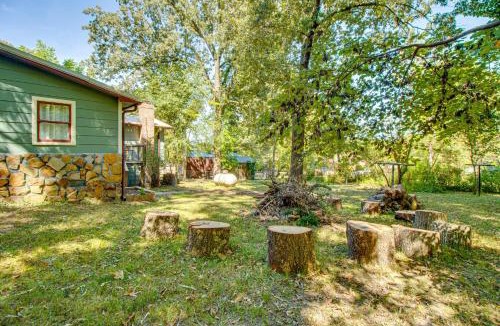 Mammoth Spring House | Mammoth Spring River Retreat: Family Gem, Big Yard