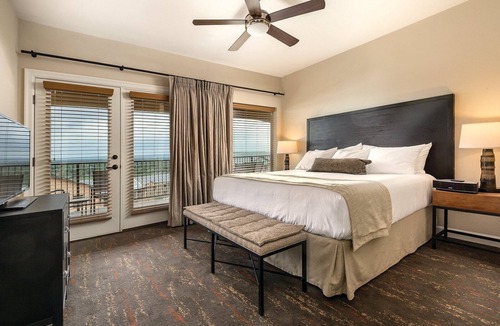 Marble Falls Resort | Marble Falls | Premium Group Retreat | Pool + Lake | 3BR Sleeps 8