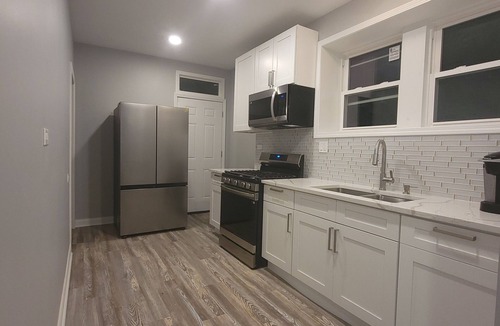 South Shore Apartment | Marvelous 3-bedroom apartment with WiFi, AC 18 minutes from downtown Chicago