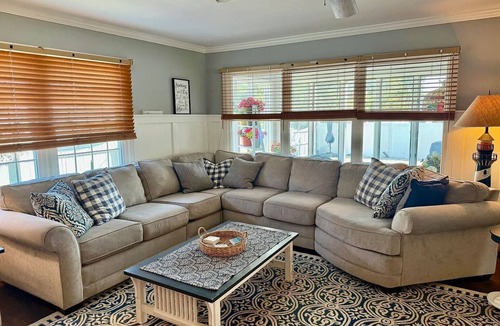 Mantoloking House | Marvelous 5-bedroom house with AC in Mantoloking…PRIVATE BEACH