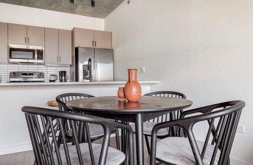 Killgubbin Apartment | Marvelous River North 1BR, nr Riverwalk, w/Yoga Studio, by Blueground