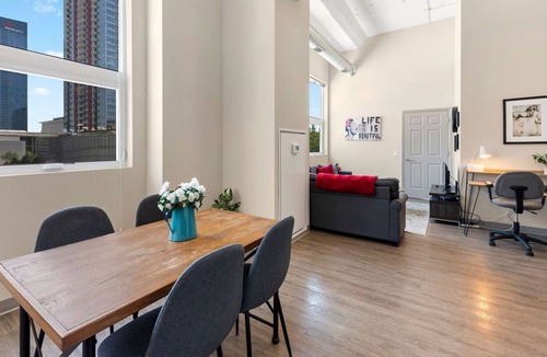Near South Side Condo | McCormick-Museums-Wintrust 2bd/2ba +gym&rooftop
