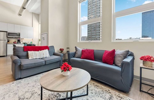 Near South Side Condo | McCormick-Museums-Wintrust 2bd/2ba +gym&rooftop