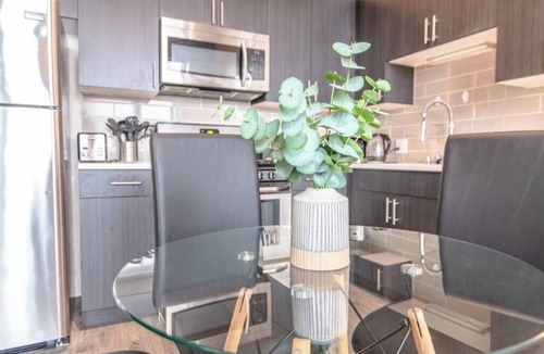 Near South Side Apartment | McCormick Place 2b/2b family unit with optional parking for up to 8 guests