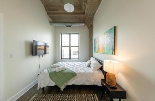 Near South Side Apartment | McCormick Place 2BR Suite with Patio, Skyline View and Optional Parking Sleeps 6 Near Soldier Field and Grant Park