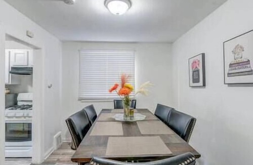Bronzeville House | McCormick Place, 3 bedroom house