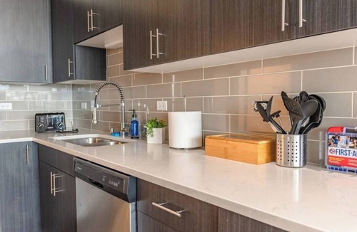 Prairie District Apartment | McCormick Place 3b/2b family oasis with optional parking for up to 10 guests
