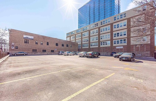 Near South Side Apartment | McCormick Place Studio/Optional parking/sleeps up to 4