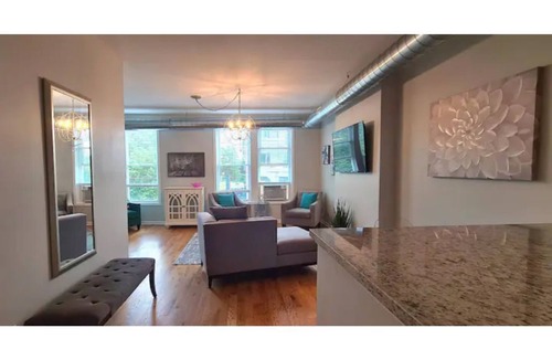 Tri-Taylor Apartment | Medical District Gem II