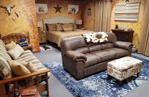 Groveland House | Medley Manor Weekday Special! Sun-Thurs. Sole occupants!