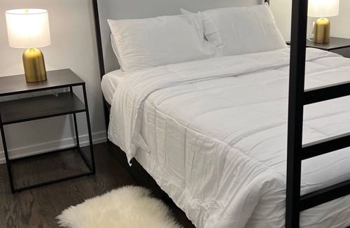 Grand Boulevard Condo | Metropolitan Gem: Stylish Condo with Proximity to Downtown