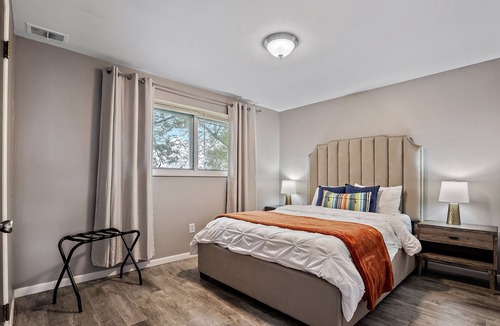 Aurora Condo | Mexican Themed Cozy Apt in Aurora/75" TV/FastWiFi/AppleTV/Disney+/YouTubeTV