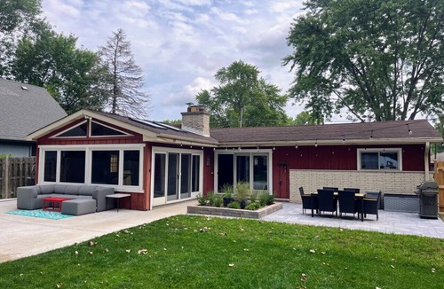 Fox Lake Apartment | Meyers Bay Sunset Lakefront Cottage in Fox Lake w/Boat Pier