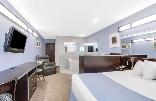 Bath Hotel | Microtel Inn & Suites by Wyndham Bath