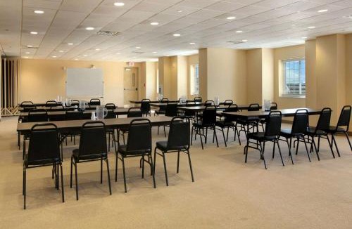 Quincy Hotel | Microtel Inn & Suites by Wyndham Quincy Downtown - River Area