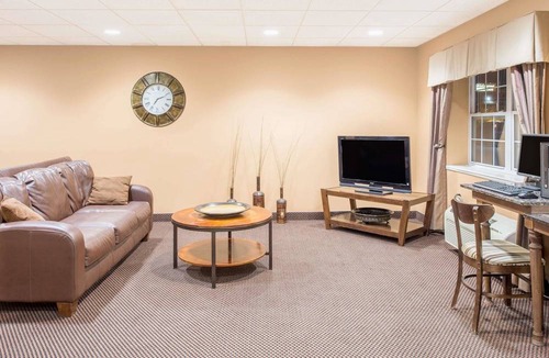 Quincy Hotel | Microtel Inn & Suites by Wyndham Quincy