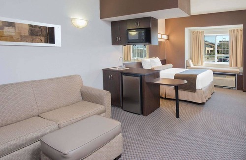 Quincy Hotel | Microtel Inn & Suites by Wyndham Quincy