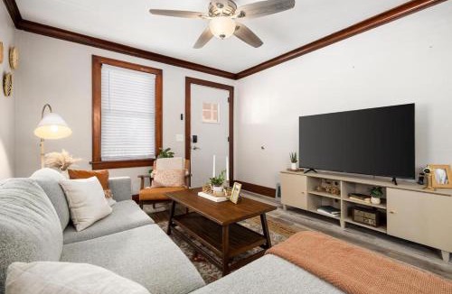 Peoria Heights House | Mid-Century Bohemian Escape