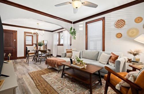 Peoria Heights House | Mid-Century Bohemian Escape