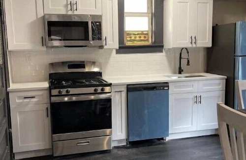 Gage Park Apartment | Midway Gem: Comfort and Transportationn
