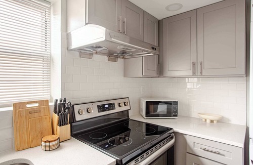 East Passyunk Crossing Apartment | Minimalist S Center City | GlobeNest