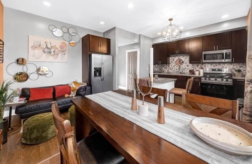 Grand Boulevard Condo | Minutes from Down Town! 4br 2bath Luxro