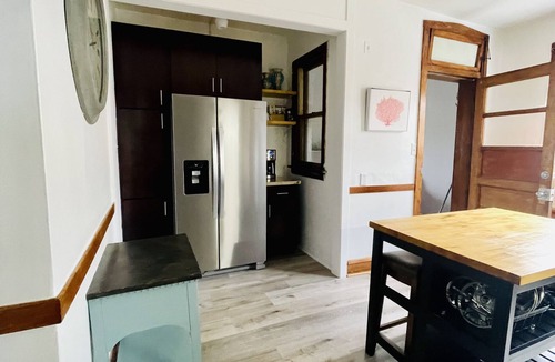 Chicago Apartment | Minutes from Downtown Gorgeous ,spacious 2BD/1BA w/Parking