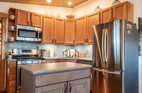 Hanover House | Minutes to Galena. Bird Cottage @ Sorriso Vineyard Galena Illinois