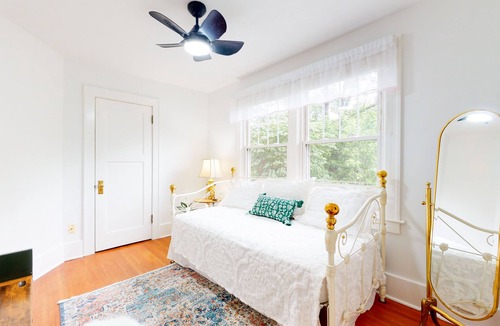 Bloomington Cottage | Mod 2-bedroom cottage w/ game room+private parking
