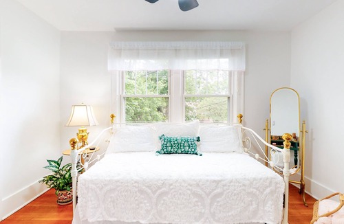 Bloomington Cottage | Mod 2-bedroom cottage w/ game room+private parking