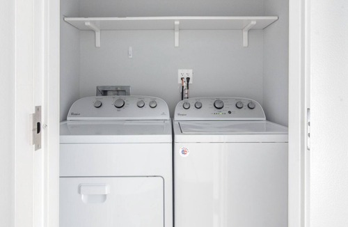 Noble Square Apartment | Mod West Town 3BR, walk to Blue Line, Wicker Park, by Blueground