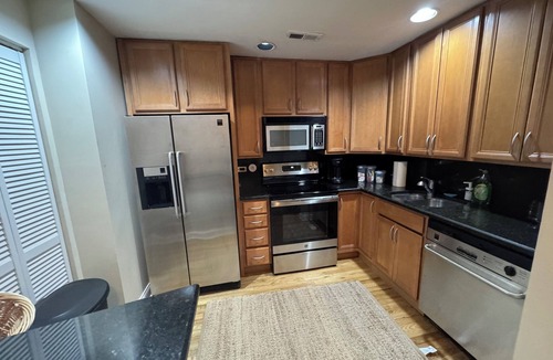 West Town Apartment | Modern 1-bedroom apartment with 1 FREE Parking, Whirlpool bathtub,Full Kitchen