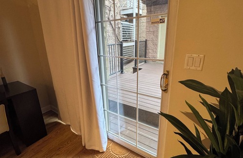 West Town Apartment | Modern 1-bedroom apartment with 1 FREE Parking, Whirlpool bathtub,Full Kitchen