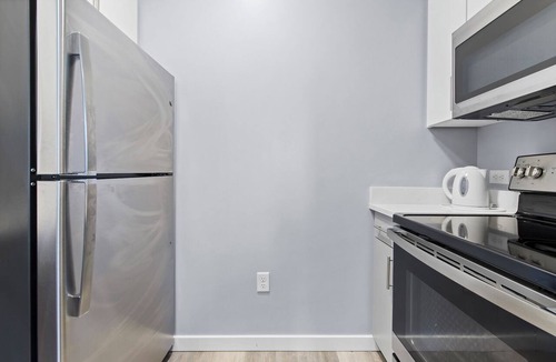 Everett Apartment | Modern 1BR Near Encore Boston 49rf