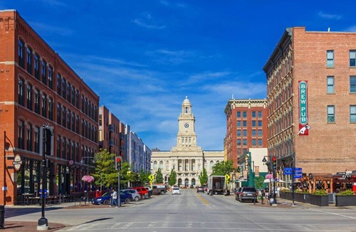 Downtown Des Moines Apartment | Modern 2 Bed 2 Bath Apt in Luxury Bldg Downtown