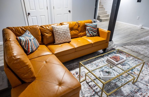 Decatur House | Modern 2-bedroom Home Near Millikin University and Lake Decatur