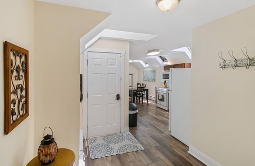 Libertyville House | Modern 2-Story Convenient for Large Families