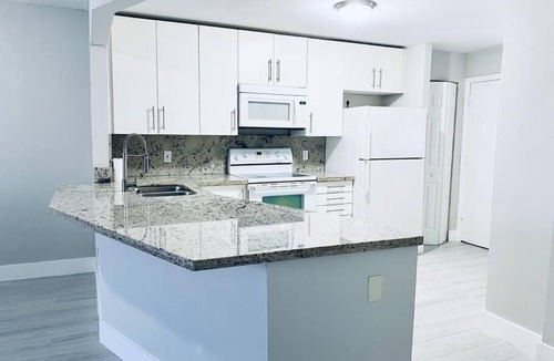 North Miami Beach Apartment | MODERN 2BR 2BA CONDO near AVENTURA! Wi-Fi! Parking