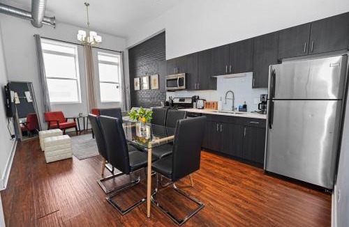 Near South Side Apartment | Modern 2BR 420 Friendly in Chicago South Loop Near Museum Campus, McCormick Place and Soldier Field