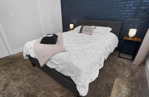Near South Side Apartment | Modern 2BR 420 Friendly in Chicago South Loop Near Museum Campus, McCormick Place and Soldier Field