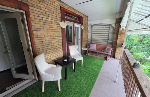 South Hills Apartment | Modern 2br apt walking distance to the T
