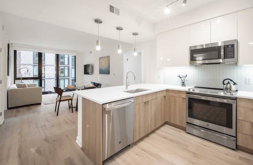 NoMa Hotel | Modern 2BR Haven Near the Metro | Seamless Keyless Entry