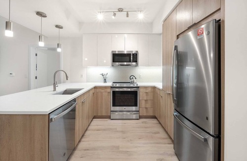 NoMa Hotel | Modern 2BR Haven Near the Metro | Seamless Keyless Entry