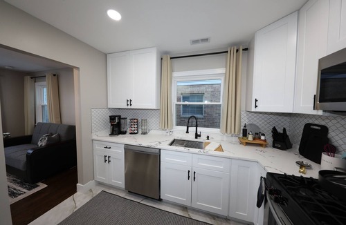 Oak Lawn House | Modern 2BR Oak Lawn Home - Easy Commute to Chicago, Perfect for Longer Stays