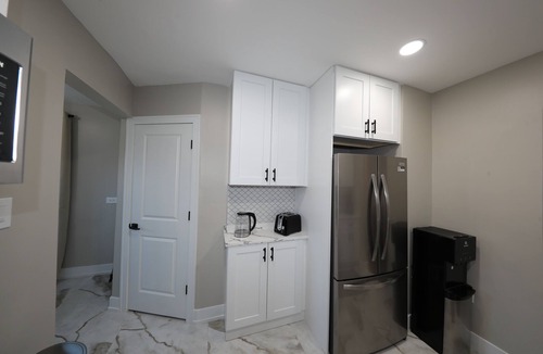 Oak Lawn House | Modern 2BR Oak Lawn Home - Easy Commute to Chicago, Perfect for Longer Stays